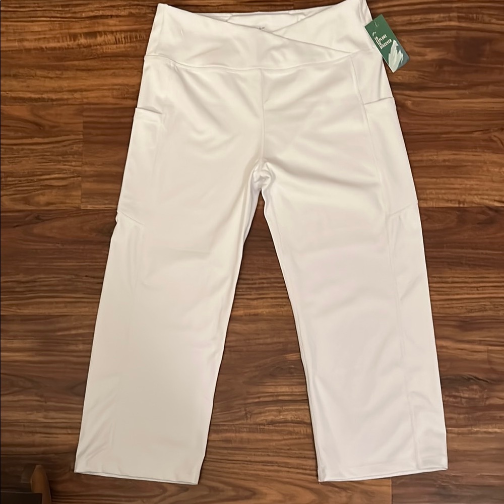 White Capri Leggings with Elastic Waistband and cell phone pocket on each side.